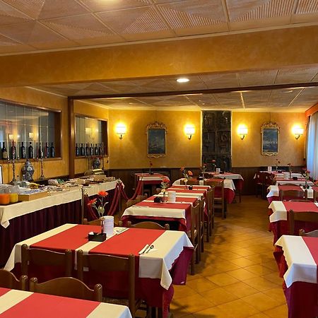 Hotel Mondial Рапало Екстериор снимка