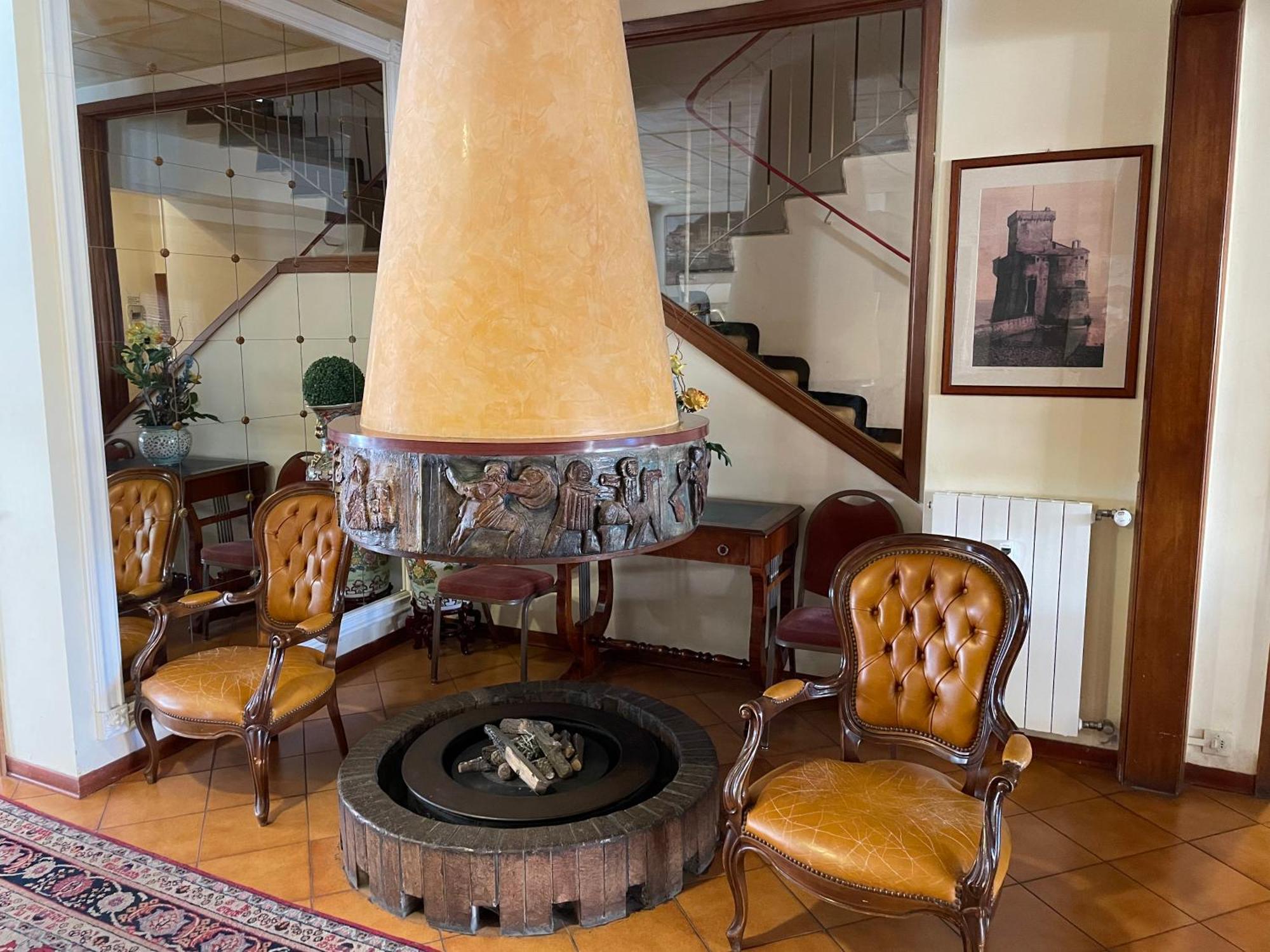 Hotel Mondial Рапало Екстериор снимка